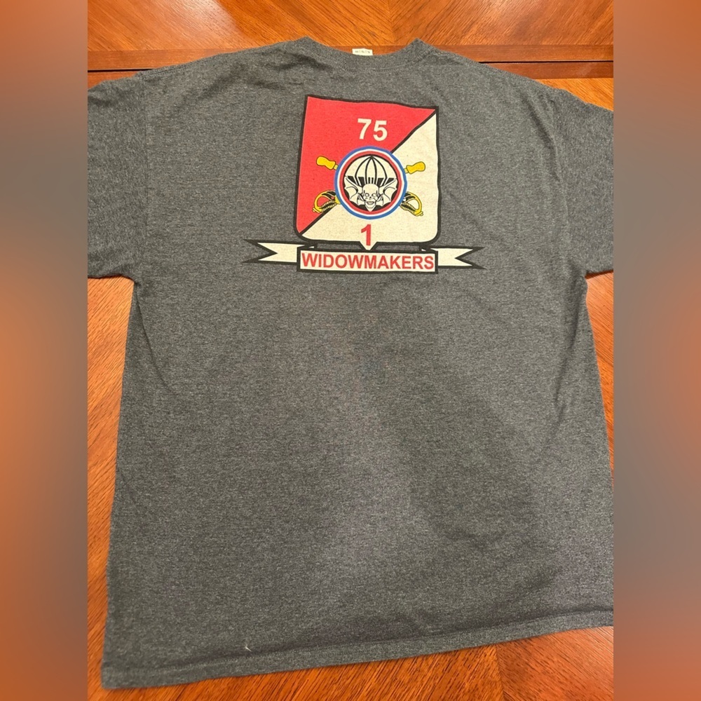 Gildan Unisex XL Gray Short Sleeve T-Shirt WIDOWMAKERS / STRIKE US Military